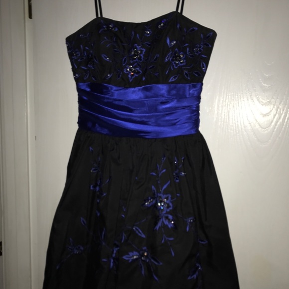 Above knee length dress - Picture 2 of 2